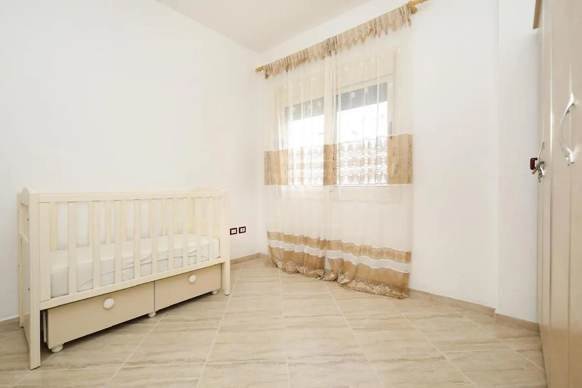 2 Bedroom Apartment, Vlorë 0*,  アルバニア