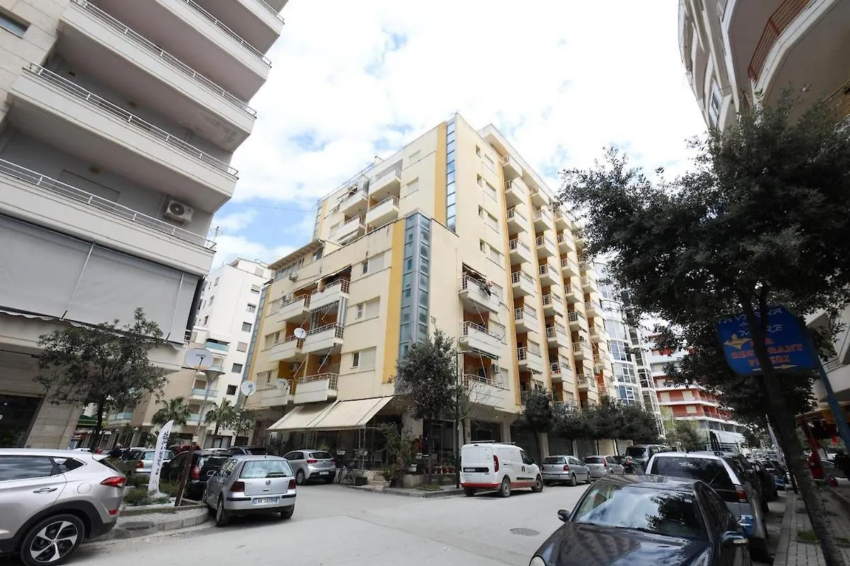 アパート 2 Bedroom Apartment, Vlorë アルバニア