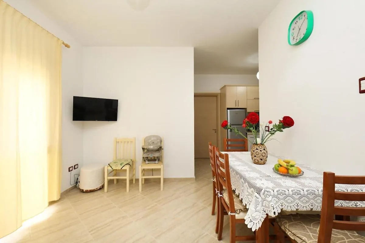 2 Bedroom Apartment, Vlorë 0*,